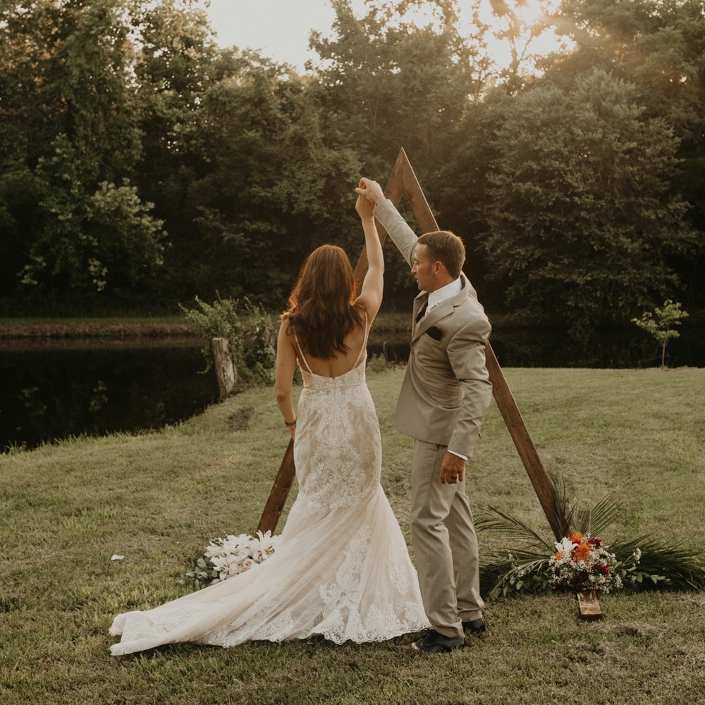 Beautiful Wedding Dress- Galina Signature Lace Mermaid with Slip - Picture 12 of 14